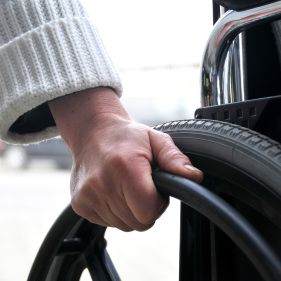Hulp bij rolstoelwoningen